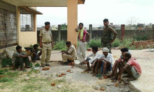 दुष्कर्म के बाद तेजाब डालकर हत्या, दाह संस्कार के लिए परिवार के पास नहीं है पैसे