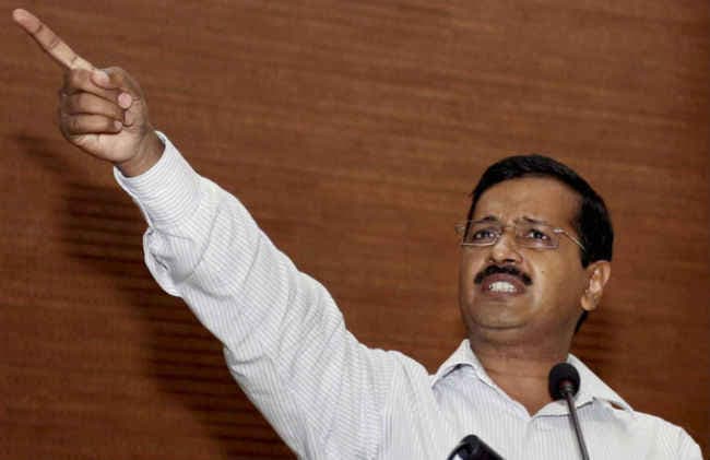केजरीवाल ने ओला-उबर की टैक्सियों के खिलाफ कडी कार्रवाई की दी चेतावनी