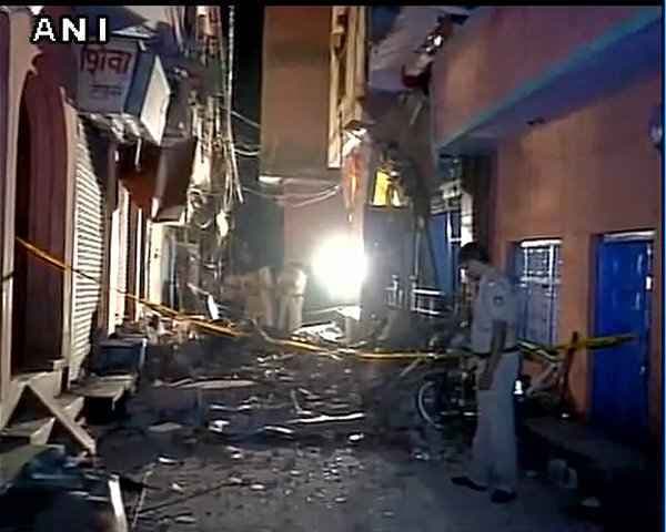 दर्दनाक: दिल्ली में रसोई गैस सिलेंडर में विस्फोट, 6 की मौत
