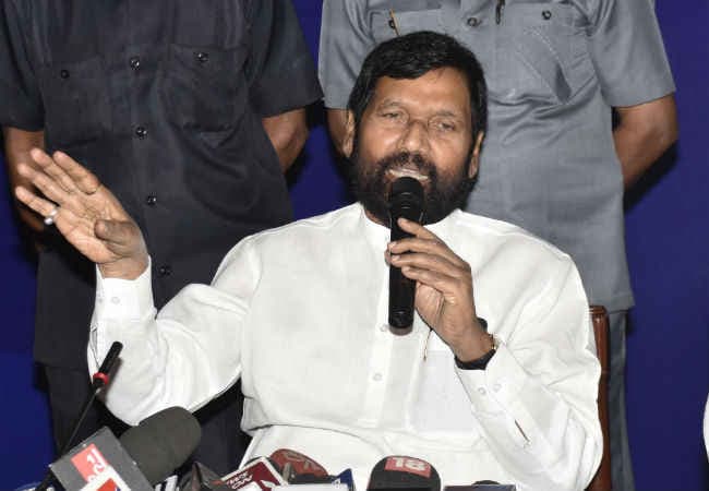 नीतीश को ‘पीएम मेटेरियल'' बताये जाने बोले पासवान, पहले अपराध मुक्त बने बिहार