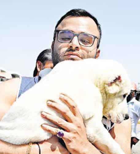 पीएम का झारखंड आगमन : एयरपोर्ट पर डॉगी को लेकर जवान से भिड़ा युवक