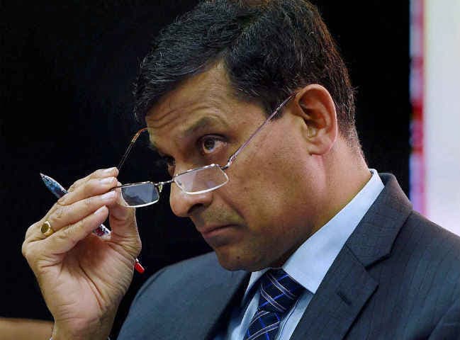 राजन की बाबुओं को सलाह, आम आदमी को जानने के लिए अपने सहायक का काम खुद करें