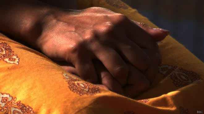 मां ने कराया अपनी ही बेटी का पिता से बलात्कार