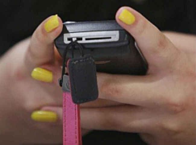 एक मैसेज से बचाएं मोबाइल बैलेंस से कम होते रुपये