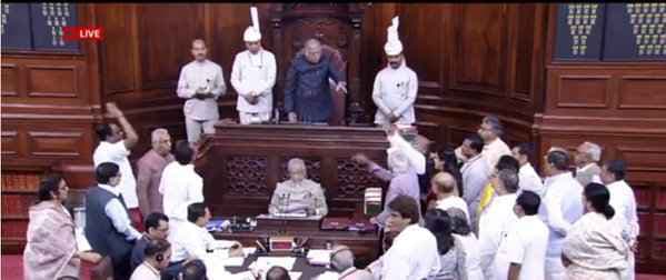 केजी बेसिन संबंधी कैग रिपोर्ट पर कांग्रेस का रास में हंगामा, कार्यवाही बाधित