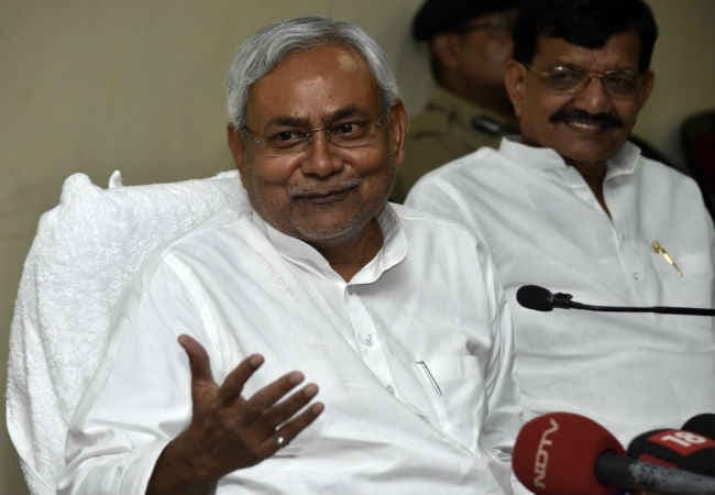 बिहार में शराबबंदी पर बोले सीएम नीतीश, हम रहेंगे या फिर शराबखोरी करनेवाले