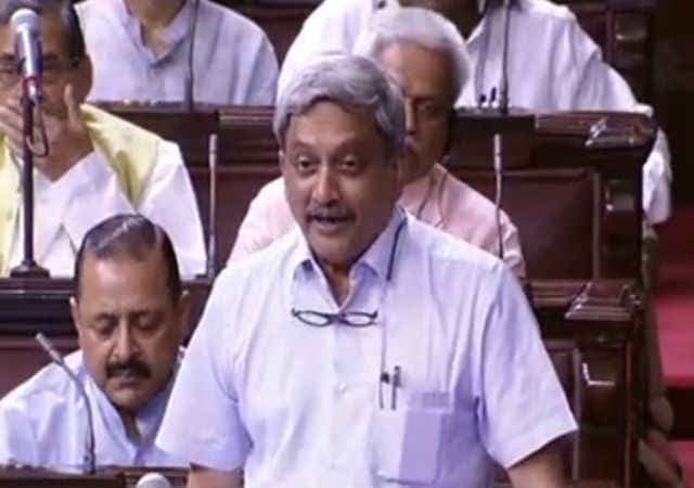 अगस्ता डील : पर्रिकर ने कहा, कोई अदृश्य हाथ CBI और ED की जांच को निष्क्रिय कर रहा था