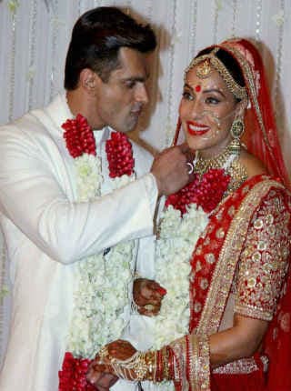 बिपाशा-करण हनीमून के लिए रवाना, जानें कौन सी है वो खूबसूरत जगह ?