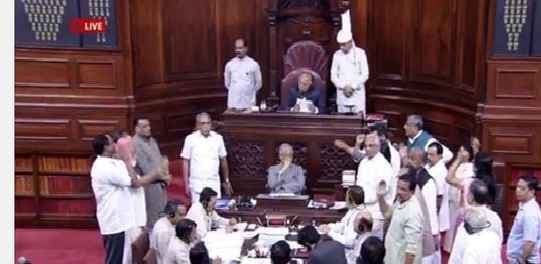 राज्यसभा: अगस्ता वेस्टलैंड हेलीकॉप्टर मामले को लेकर जमकर हंगामा, कल तक के लिए स्थगित