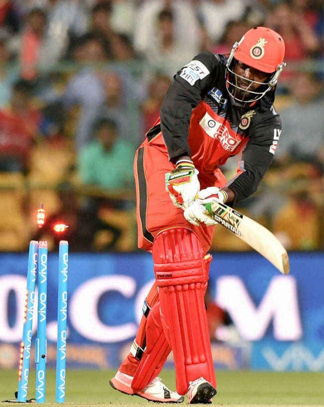 कोहली ने क्रिसे गेल और सरफराज को टीम से बाहर निकाला, सचिन को दिया मौका !