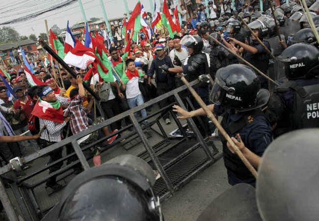 नेपाल में दूसरे दिन मधेसियों का विरोध प्रदर्शन