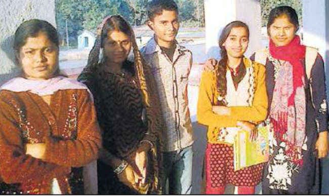 दो माह में बच्चे पहचान गये हिंदी-अंगरेजी के अक्षर