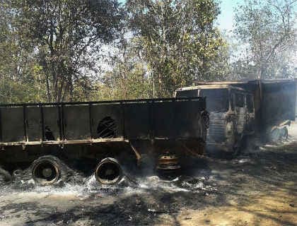 Bihar : नक्सलियों ने निर्माण कंपनी की गाड़ियों को किया आग के हवाले