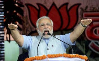 सरकार के दो साल : इंडिया गेट पर ''एक नयी सुबह'', PM MODI बोले- भ्रष्ट लोगों से बचाये 36 हजार करोड़