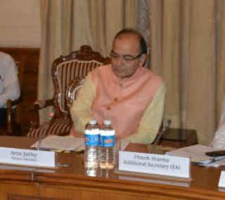 जेटली पहुंचे जापान, आबे और औद्योगिक नेताओं से करेंगे मुलाकात