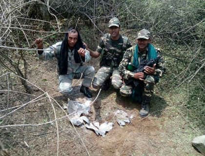 CRPF की टुकड़ी पर था हमले का प्लान, दो केन बम बरामद