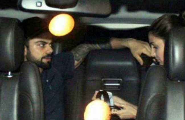 विराट कोहली-अनुष्का शर्मा के बीच नहीं हुआ ब्रेकअप, सरेआम लगाया गले, देखें VIDEO