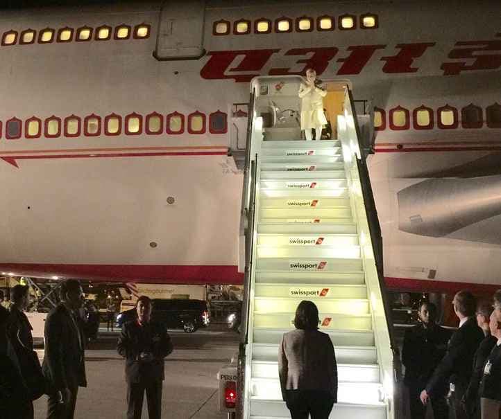 स्विट्जरलैंड पहुंचे प्रधानमंत्री नरेंद्र मोदी