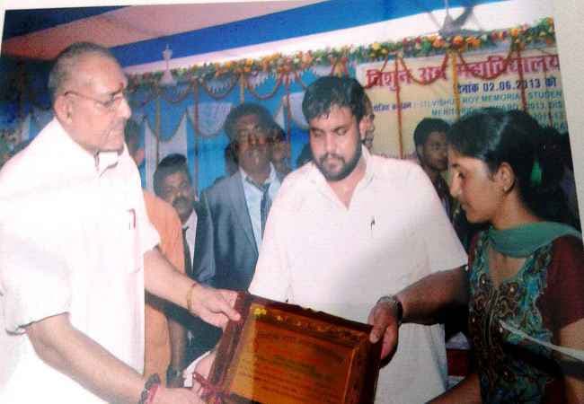 टॉपर्स घोटाला : तेजस्वी का खुलासा, बच्चा राय का है मोदी के मंत्री से कनेक्शन, शेयर की तस्वीरें