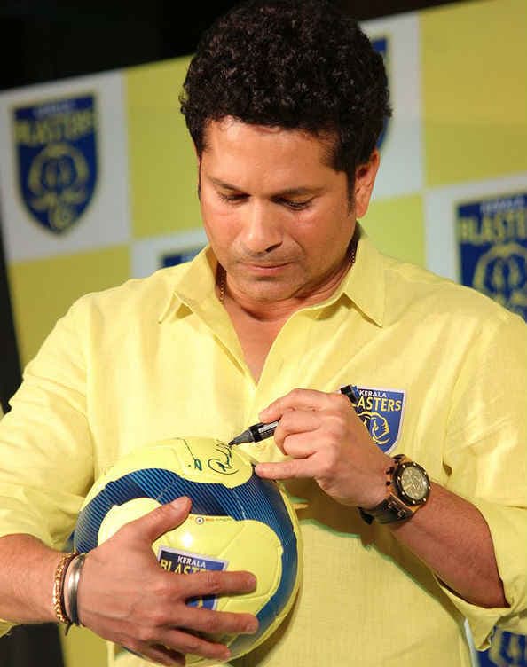 सचिन तेंदुलकर ने की बंगाल के स्कूल की सांसद कोष से मदद