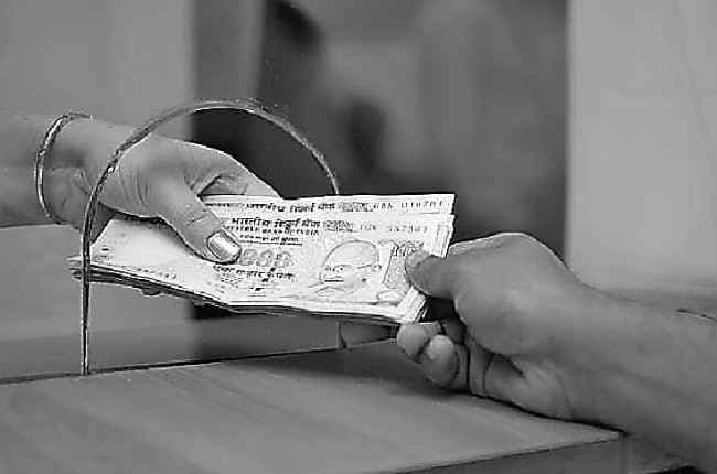 पेमेंट्स बैंक से पीछे हटती हस्तियां