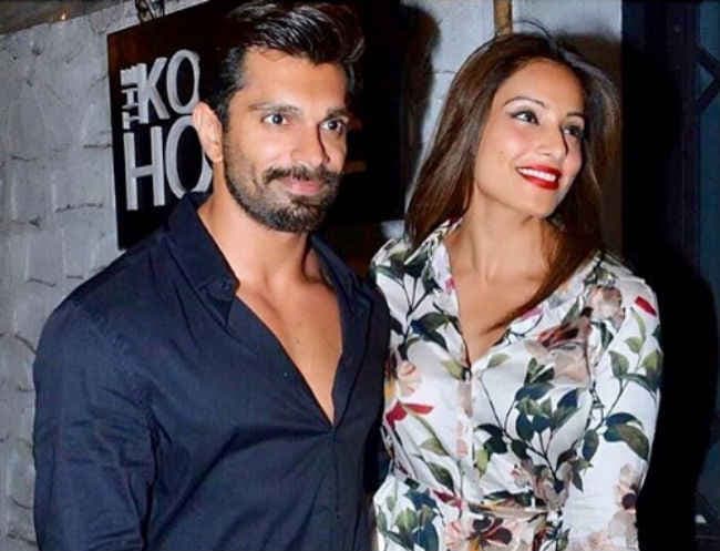 रोमांटिक डिनर डेट पर नजर आये करण-बिपाशा, PHOTO