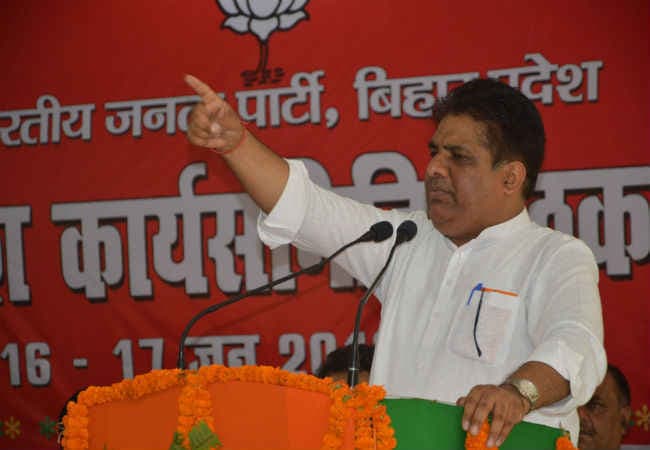 नीतीश कुमार को भाजपा की सलाह, यात्रा की जगह कानून-व्यवस्था पर ध्यान दें मुख्यमंत्री