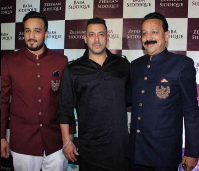 सिद्दिकी की इफ्तार पार्टी में सलमान-कैटरीना के अलावा नजर आये ये बॉलीवुड स्टार्स, SEE VIDEO