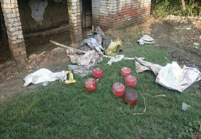 बिहार : गया में बंद पड़े मकान से छह सिलेंडर बम बरामद