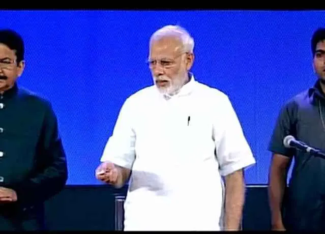प्रधानमंत्री मोदी ने स्मार्ट सिटी परियोजना की शुरुआत की, कहा - गरीबी को पचाने की ताकत शहर में