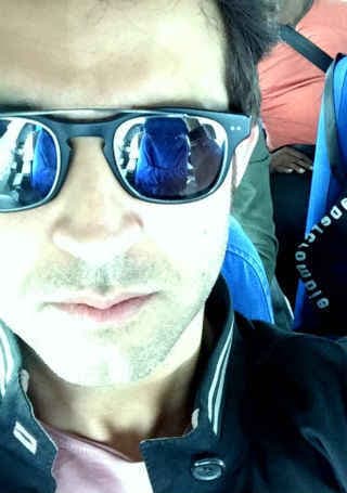 आतंकी हमले से पहले एयरपोर्ट पर ही मौजूद थे अभिनेता रितिक रोशन, बाल-बाल बचे