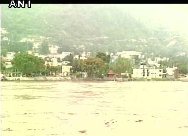 उत्तराखंड में बादल फटा, भारी बारिश से 30 लोगों की मौत