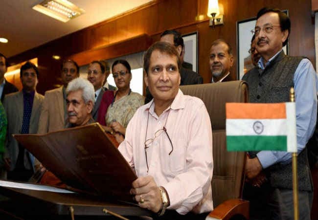 रेलमंत्री को किया Tweet, बच्ची को देखने ट्रेन में पहुंची मेडिकल टीम