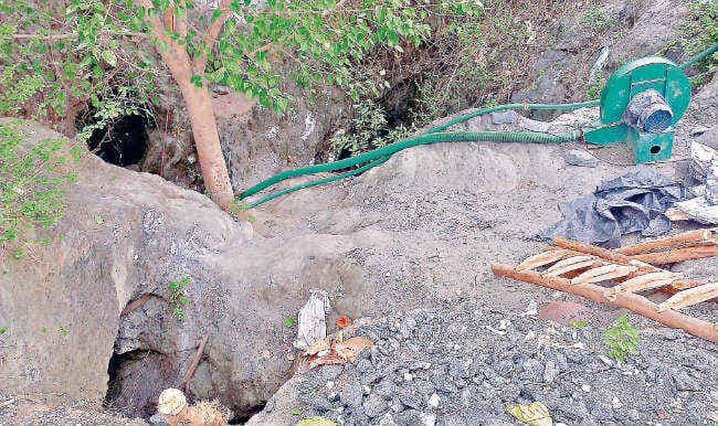 100 खानों से ब्लू स्टोन का हो रहा अवैध खनन