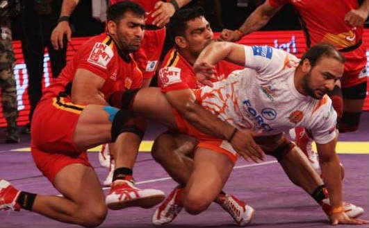 प्रो कबड्डी : बेंगलुरु बुल्स ने पुणेरी पल्टन को हराया