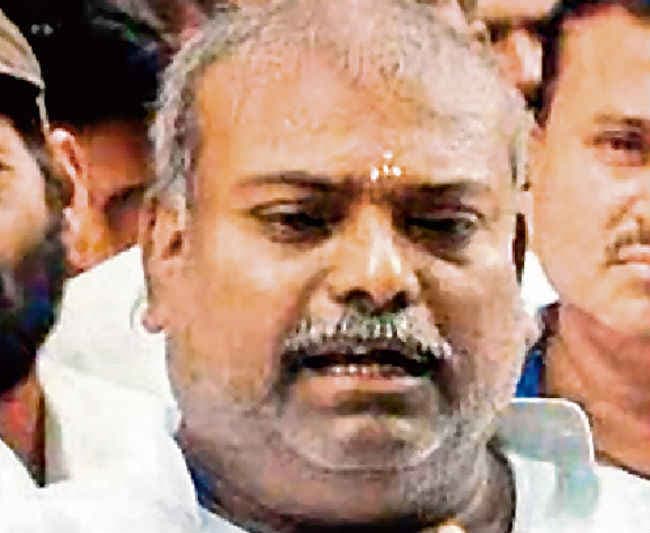 नाबालिग से दुष्कर्म कांड : RJD MLA राजवल्लभ पर चार्जशीट रद्द, नयी बनाने का निर्देश