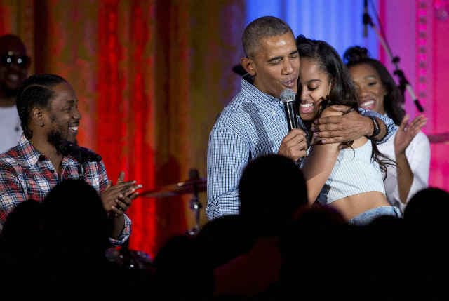 ओबामा ने अमेरिकी सेना, बेटी के 18वें जन्मदिन का जश्न मनाया
