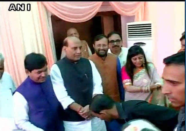 ईद मनाने शाहनवाज हुसैन के घर पहुंचे भाजपा के दिग्गज