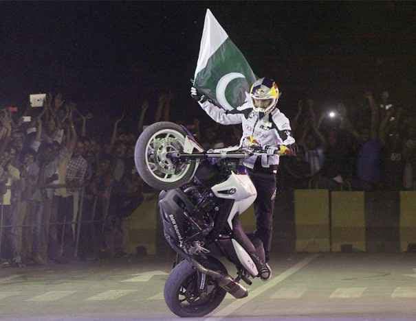 पाकिस्तान में ईद पर बाइक स्टंट दिखा रहे 10 की मौत, 100 घायल