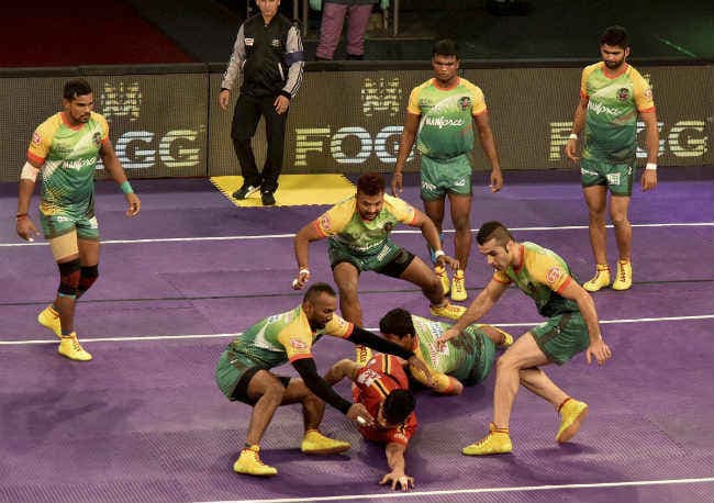 प्रो कबड्डी : पटना पाइरेट्स ने बेंगलुरु बुल्स को 31-25 से हराया