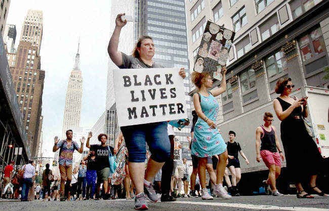 अमेरिका के डलास में गोलीबारी : पांच पुलिस अधिकारियों की मौत