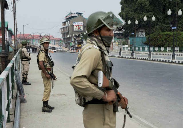 घाटी में तनाव के बीच अमरनाथ यात्रा बहाल