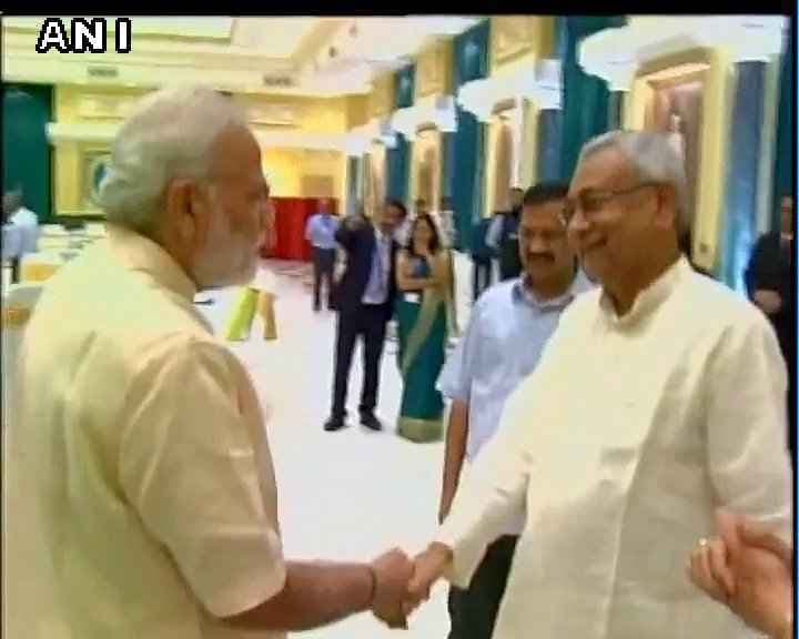 जब मिले मोदी, नीतीश और केजरीवाल तो मीडिया में बन गयी खबर