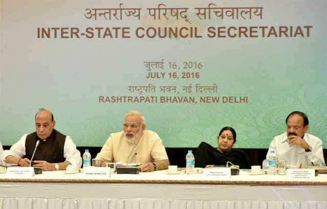आंतरिक सुरक्षा के लिए हमें चौकन्ना रहना होगा : नरेंद्र मोदी