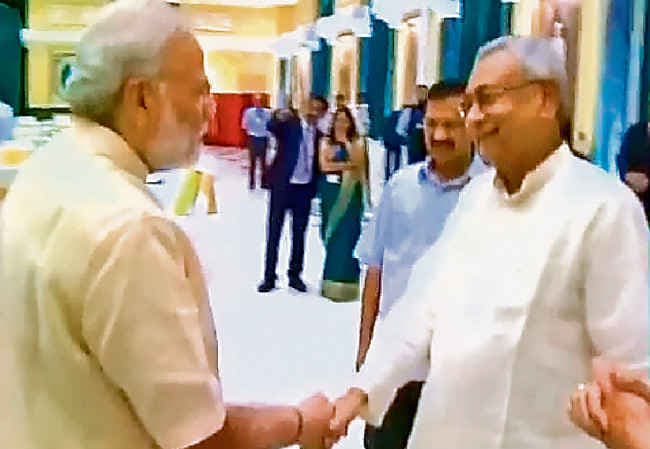 नीतीश ने PM मोदी से कहा, विशेष राज्य का दर्जा दें, खत्म करें राज्यपाल का पद