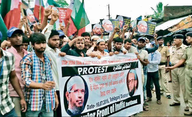 बरहरवा : जाकिर नाइक के समर्थन विरोध में निकला जुलूस