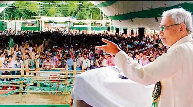 यूपी में बोले नीतीश, सपने दिखा लोगों को ठग रहे PM मोदी