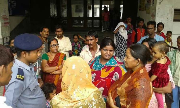 महिला को हुआ जुड़वा बच्चा, बेटे को रखा बेटी को बेच दिया