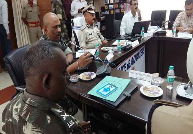 नक्सल समस्या से निपटने के लिए झारखंड पुलिस मुख्यालय में इंटर स्टेट कॉडिनेशन की बैठक जारी