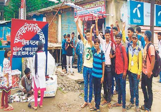 कोचिंग संचालक से मांगी रंगदारी, इनकार करने पर छात्र को मारा चाकू